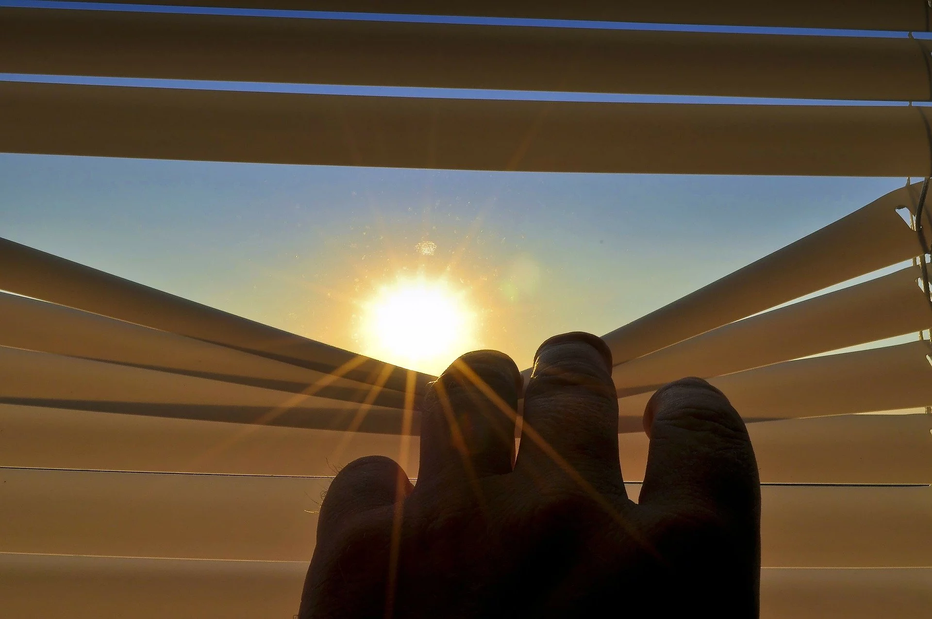 letting sunlight through blinds